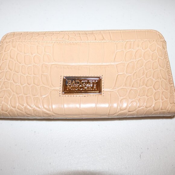 Badgley Mischka tanish zip-around wallet with multiple compartments EUC - Picture 1 of 8